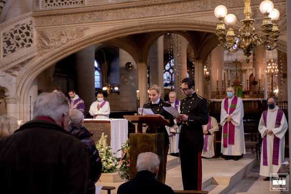 Lecture des noms des camarades décédes à la messe annuelle de X-Mémorial le 27 novembre 2021 à St-Etienne-du-Mont