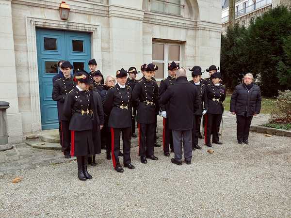 Maître Patrice HOLINER et le détachement d'élèves des promos 2023 et 2022